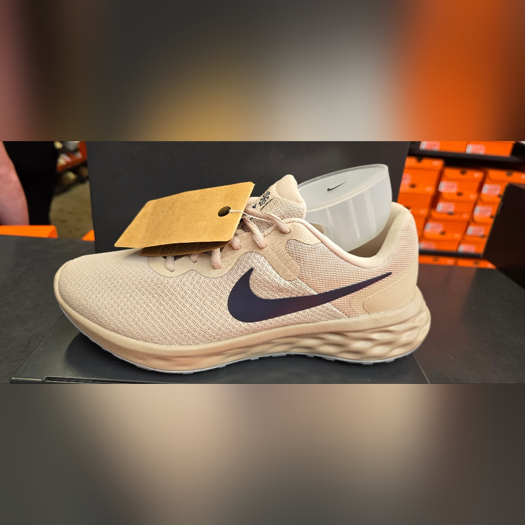 Nike Revolution